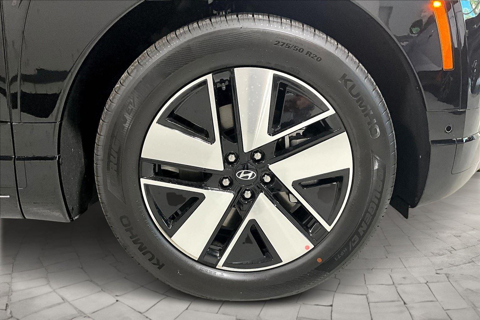 2026 Hyundai Ioniq SEL photo 10