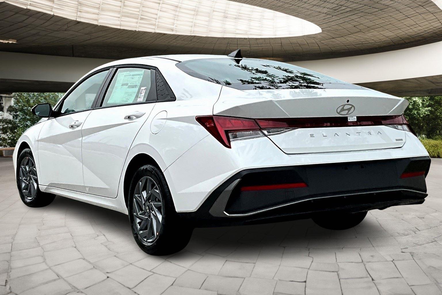2025 Hyundai Elantra Hybrid SEL Sport photo 29