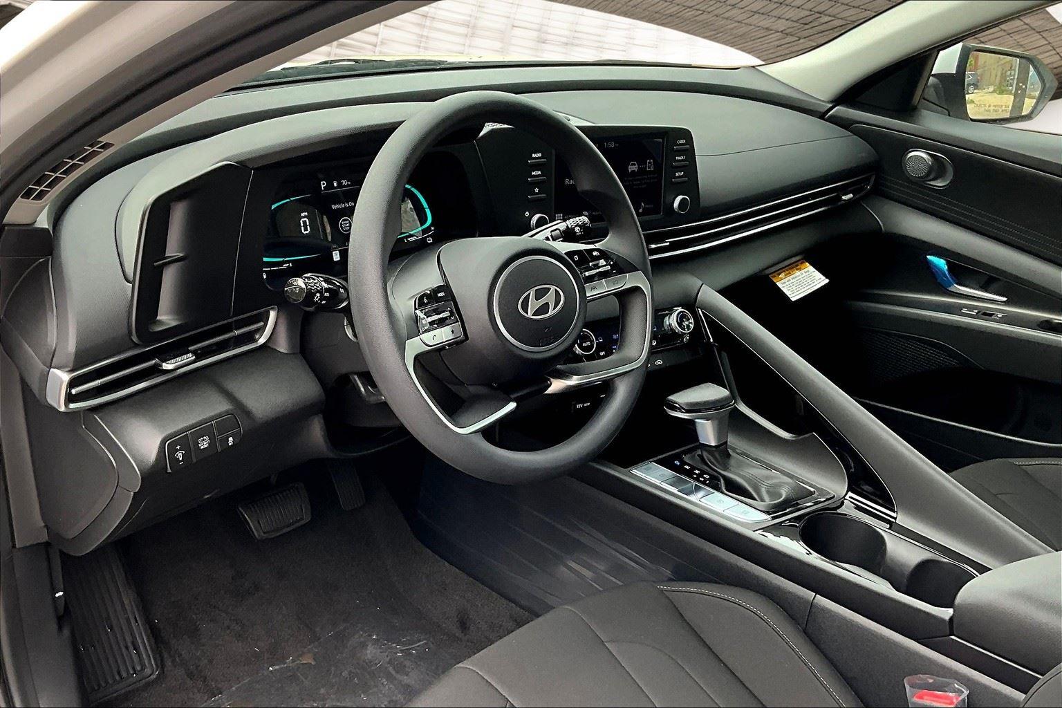 2025 Hyundai Elantra Hybrid SEL Sport photo 32
