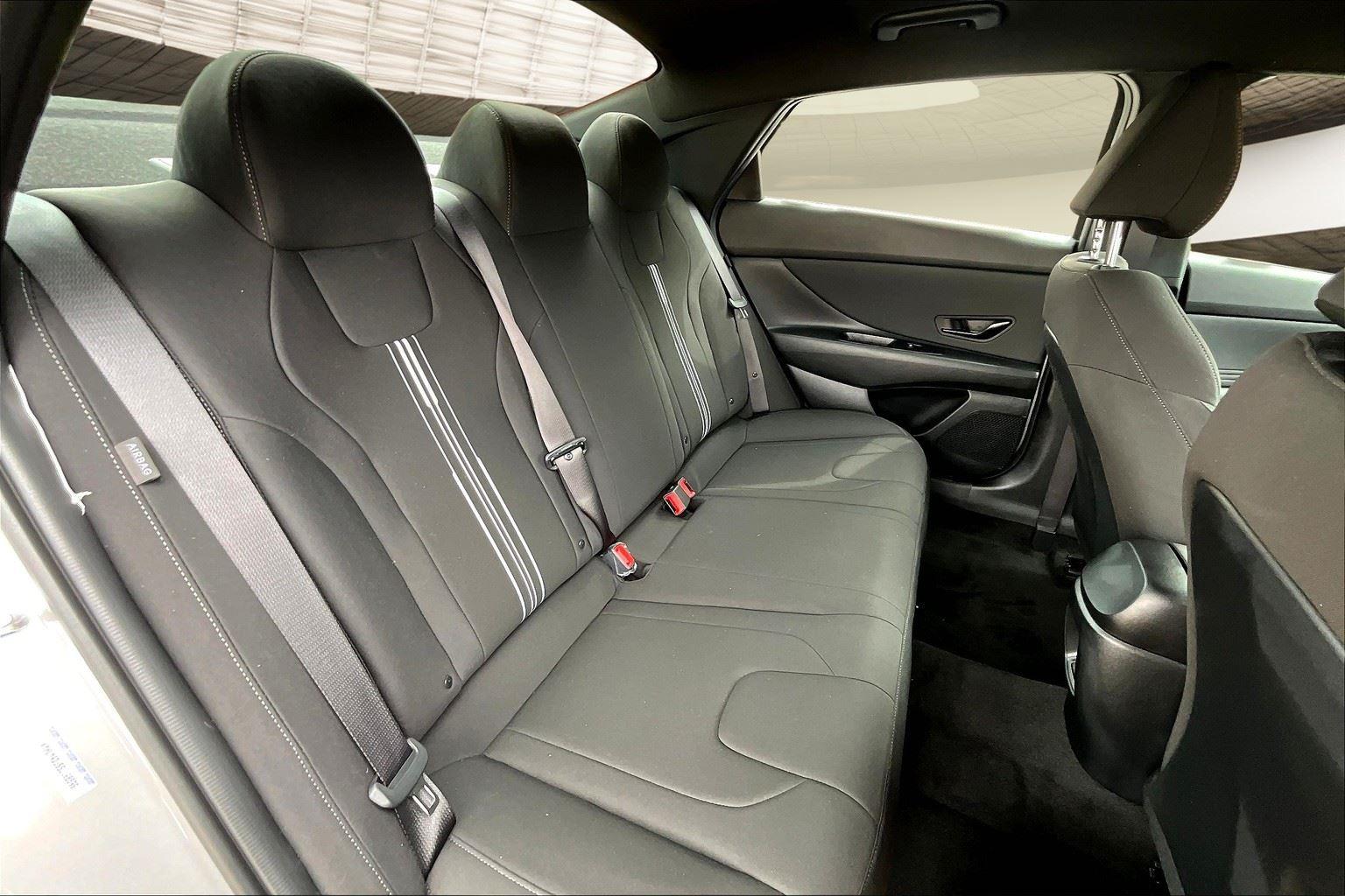 2025 Hyundai Elantra Hybrid SEL Sport photo 48
