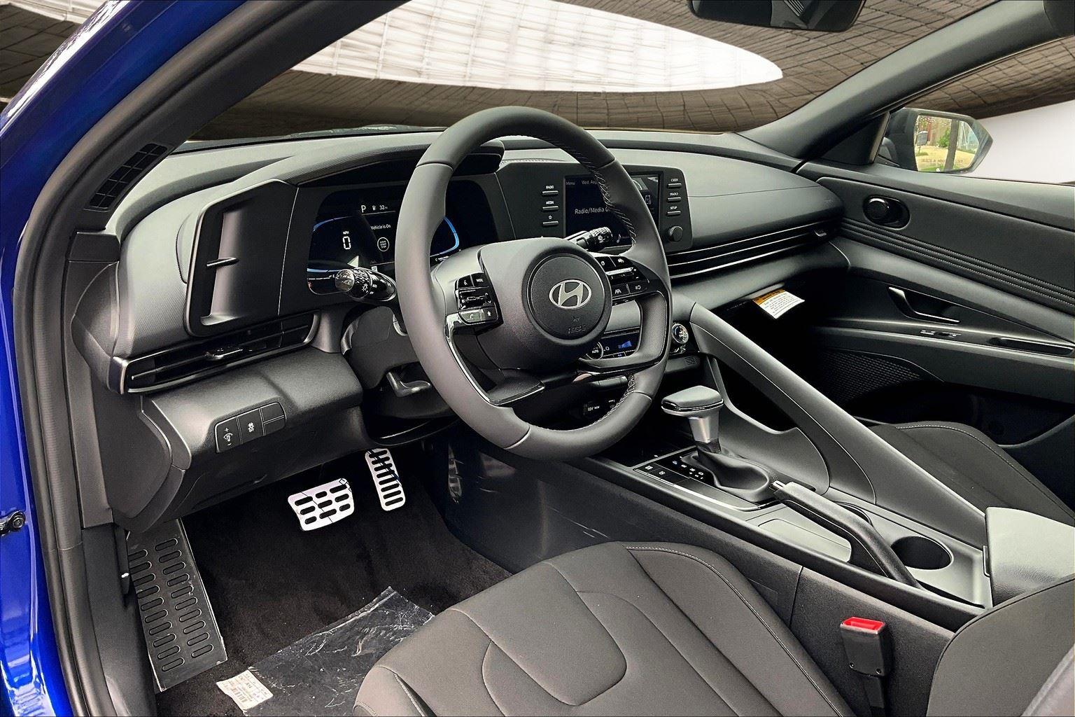 2025 Hyundai Elantra Limited photo 43