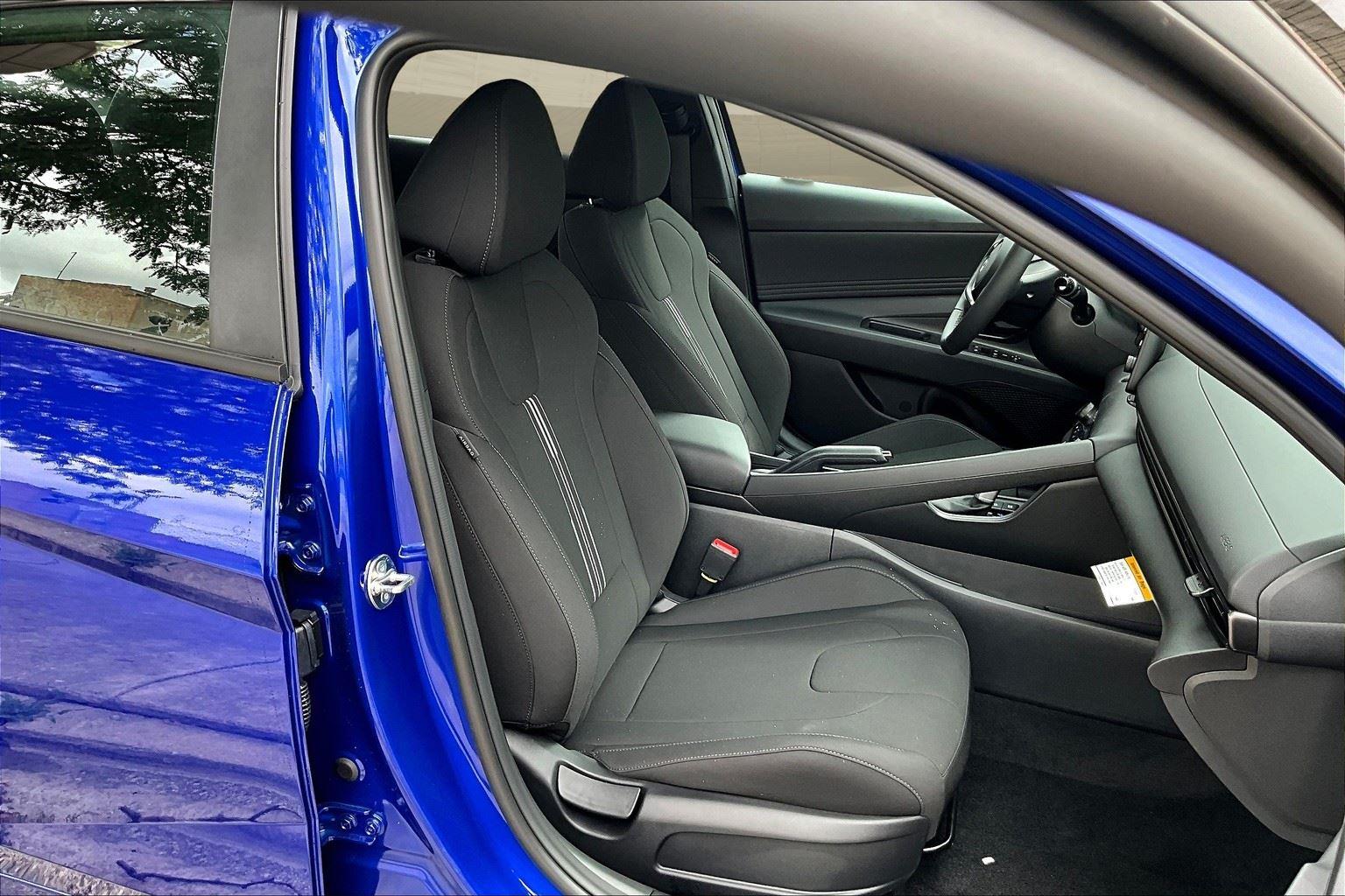 2025 Hyundai Elantra Limited photo 45