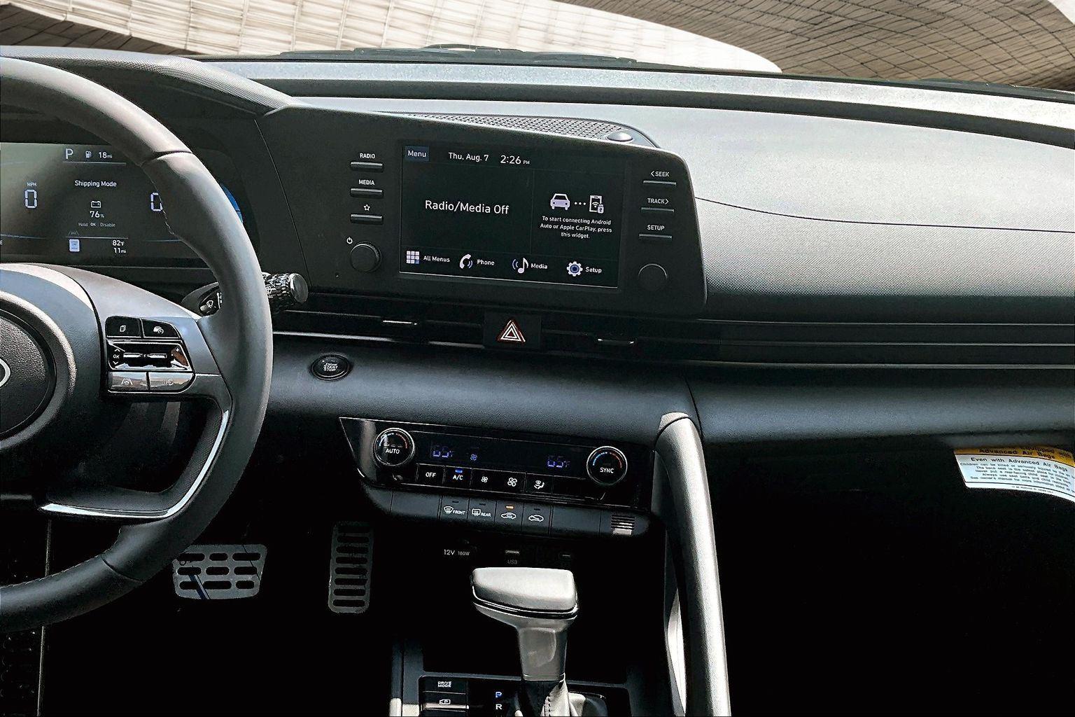 2025 Hyundai Elantra Limited photo 18