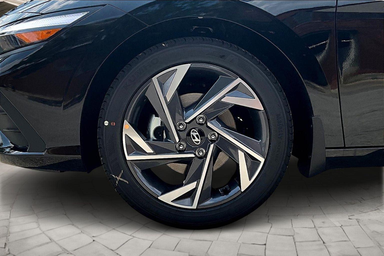 2025 Hyundai Elantra Limited photo 22