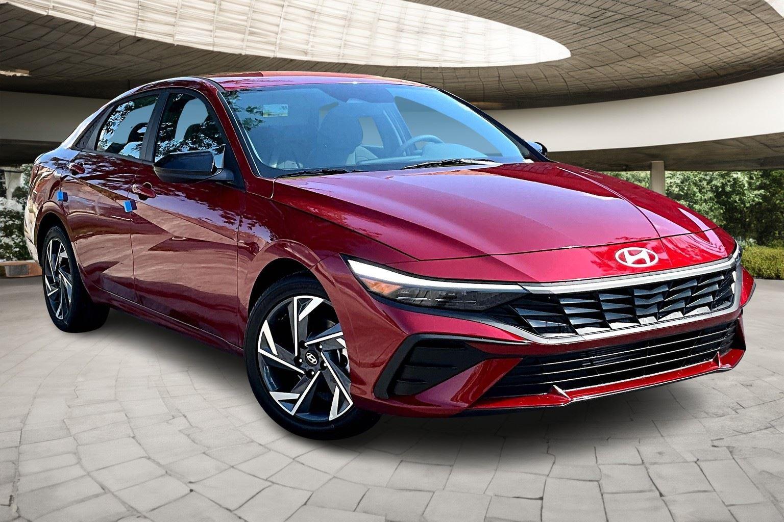 2025 Hyundai Elantra SEL Sport photo 2