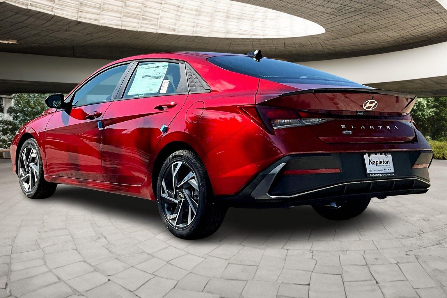 2025 Hyundai Elantra SEL Sport photo 3