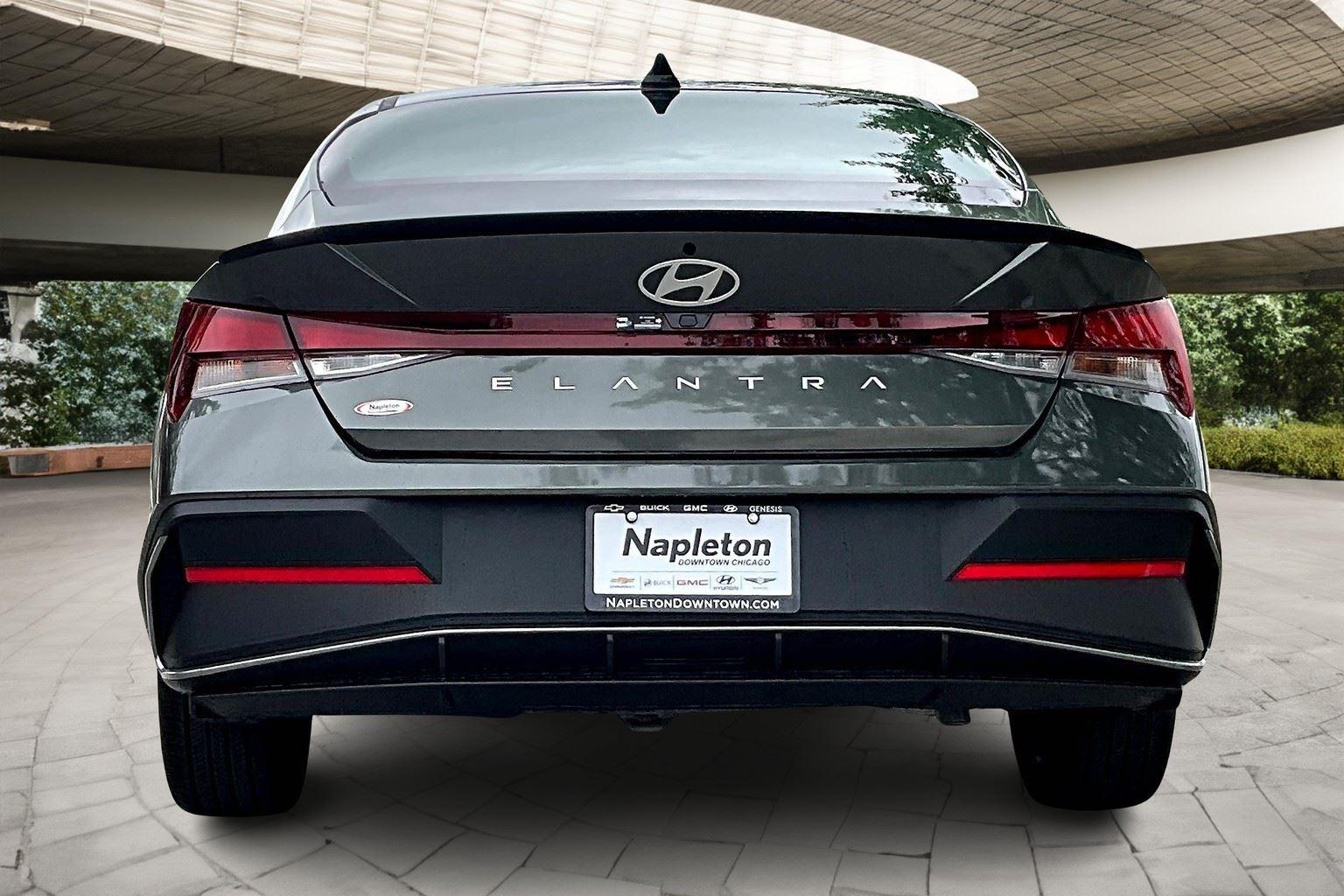 2025 Hyundai Elantra SEL Sport photo 4