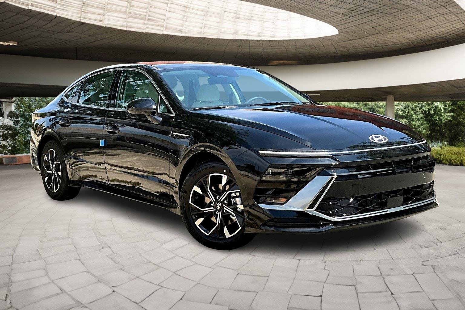 2025 Hyundai Sonata SEL photo 2