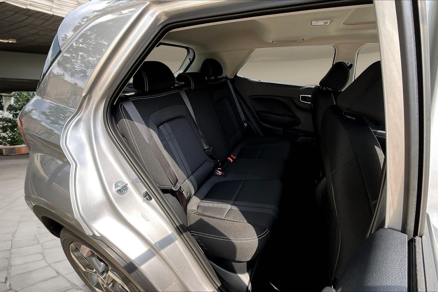 2025 Hyundai Venue SEL photo 9