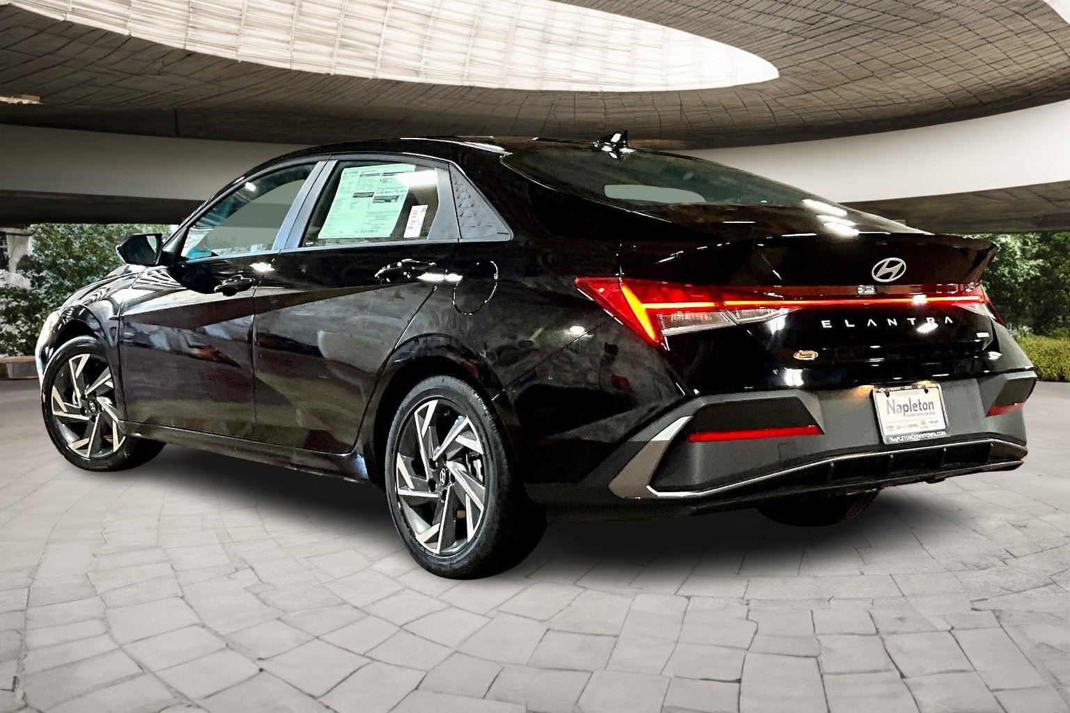 2025 Hyundai Elantra Hybrid SEL Sport photo 3