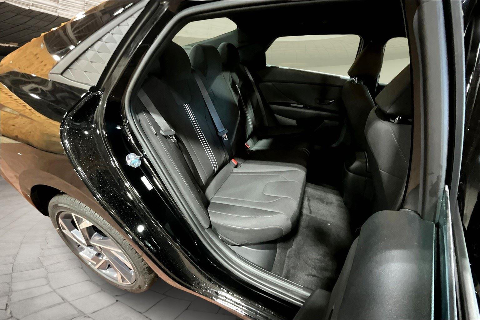 2025 Hyundai Elantra Hybrid SEL Sport photo 9