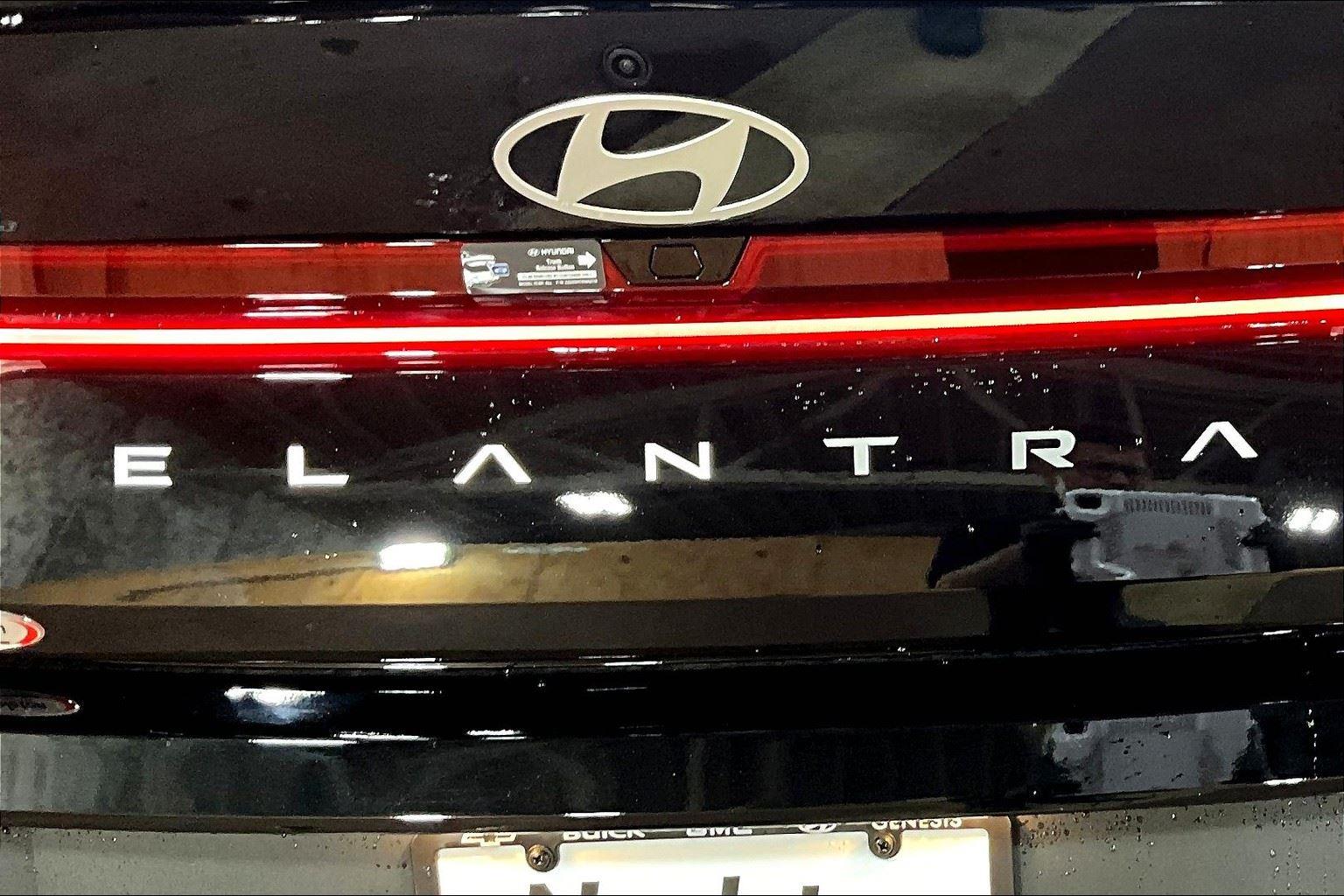 2025 Hyundai Elantra Hybrid SEL Sport photo 12