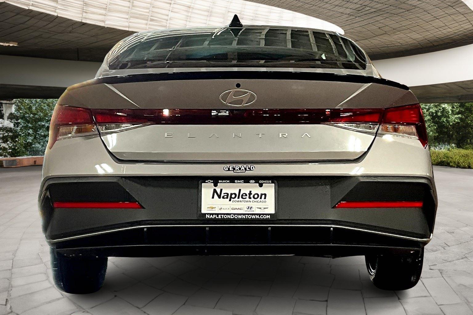 2025 Hyundai Elantra SEL Sport photo 4