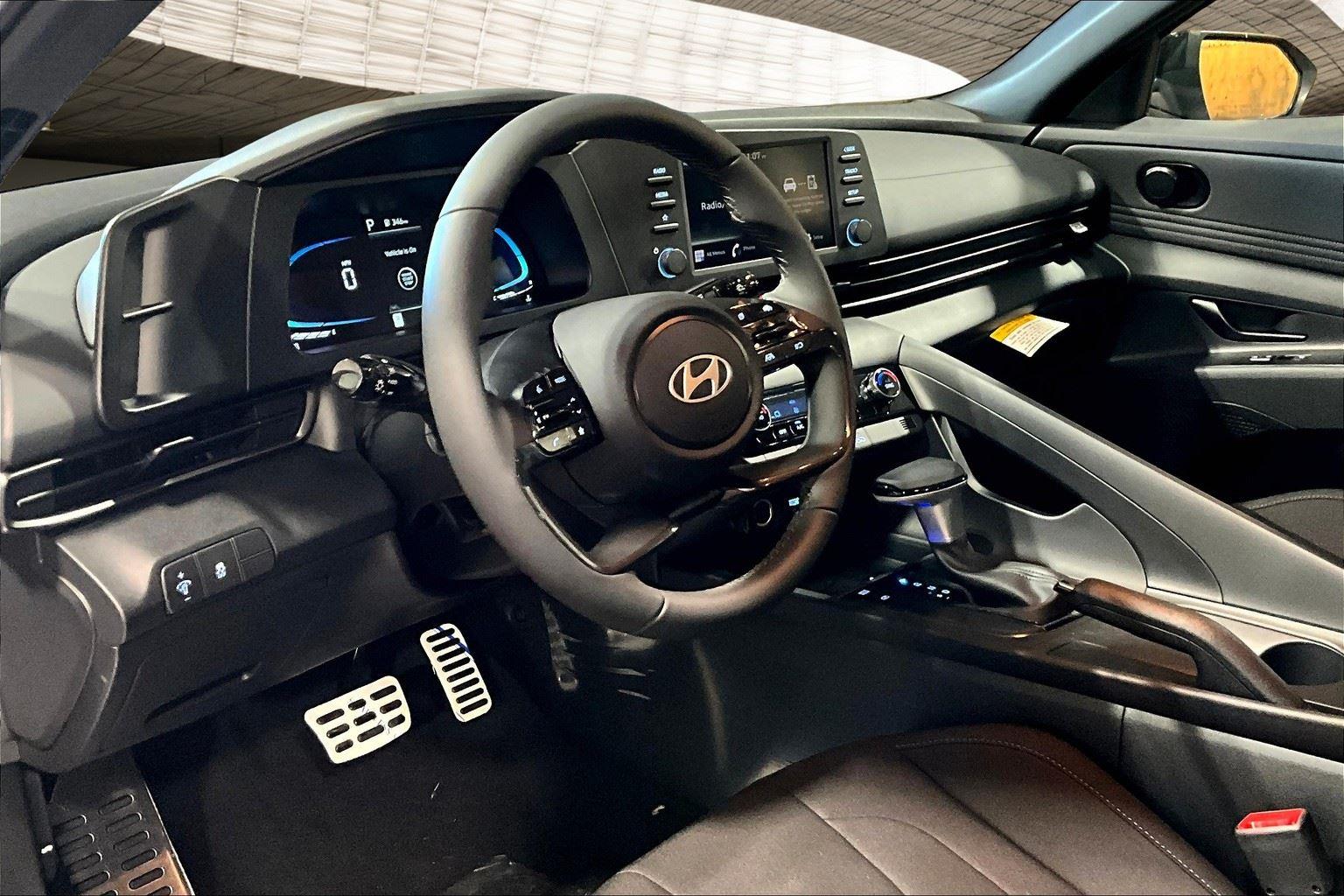 2025 Hyundai Elantra SEL Sport photo 4