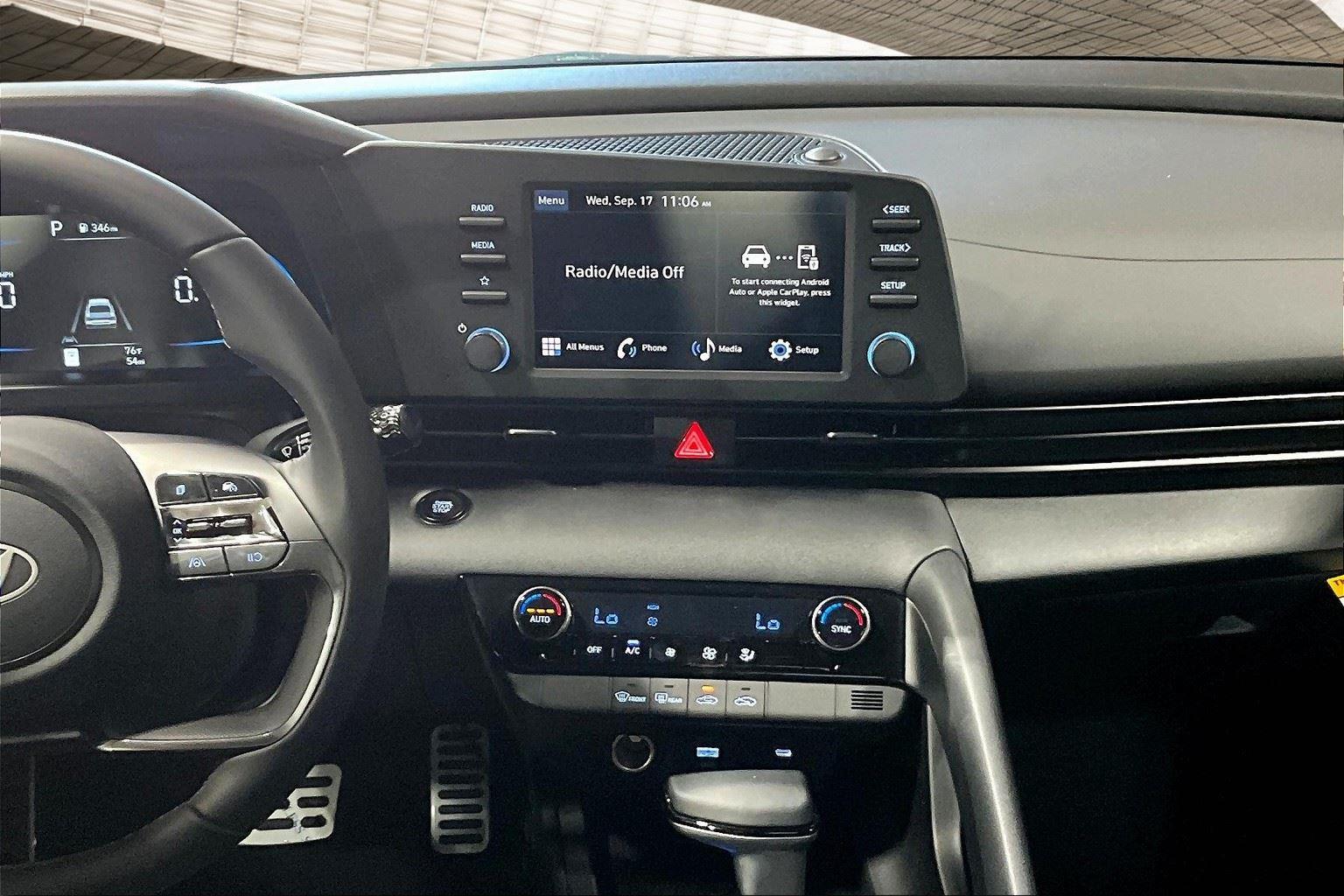 2025 Hyundai Elantra SEL Sport photo 5