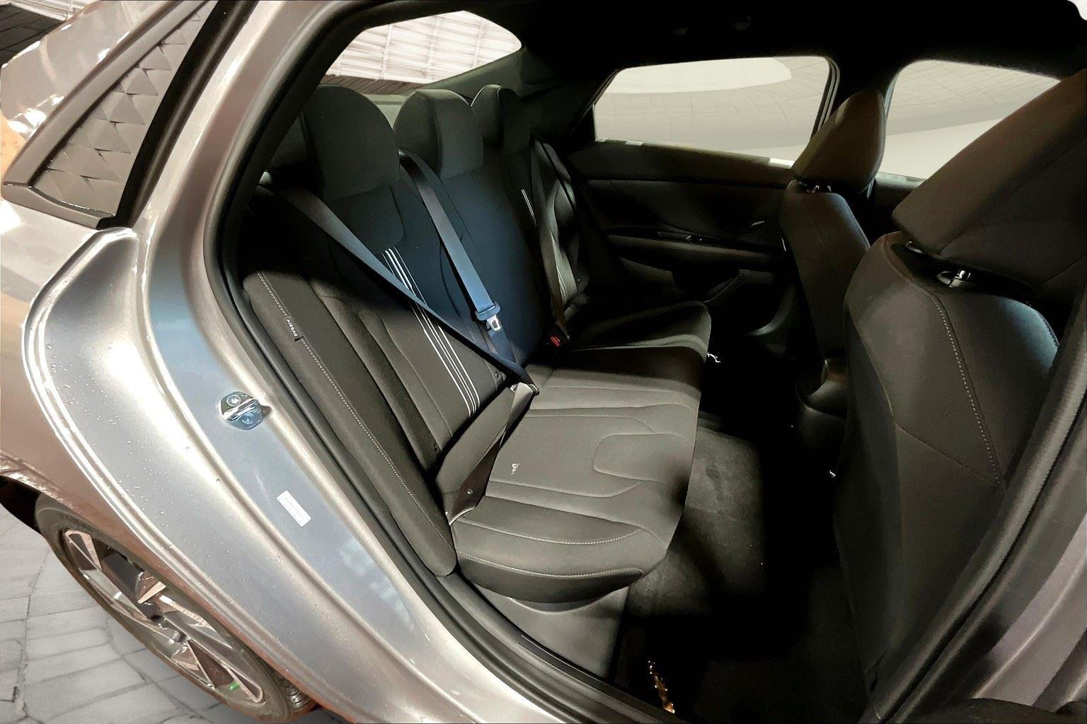2025 Hyundai Elantra SEL Sport photo 7