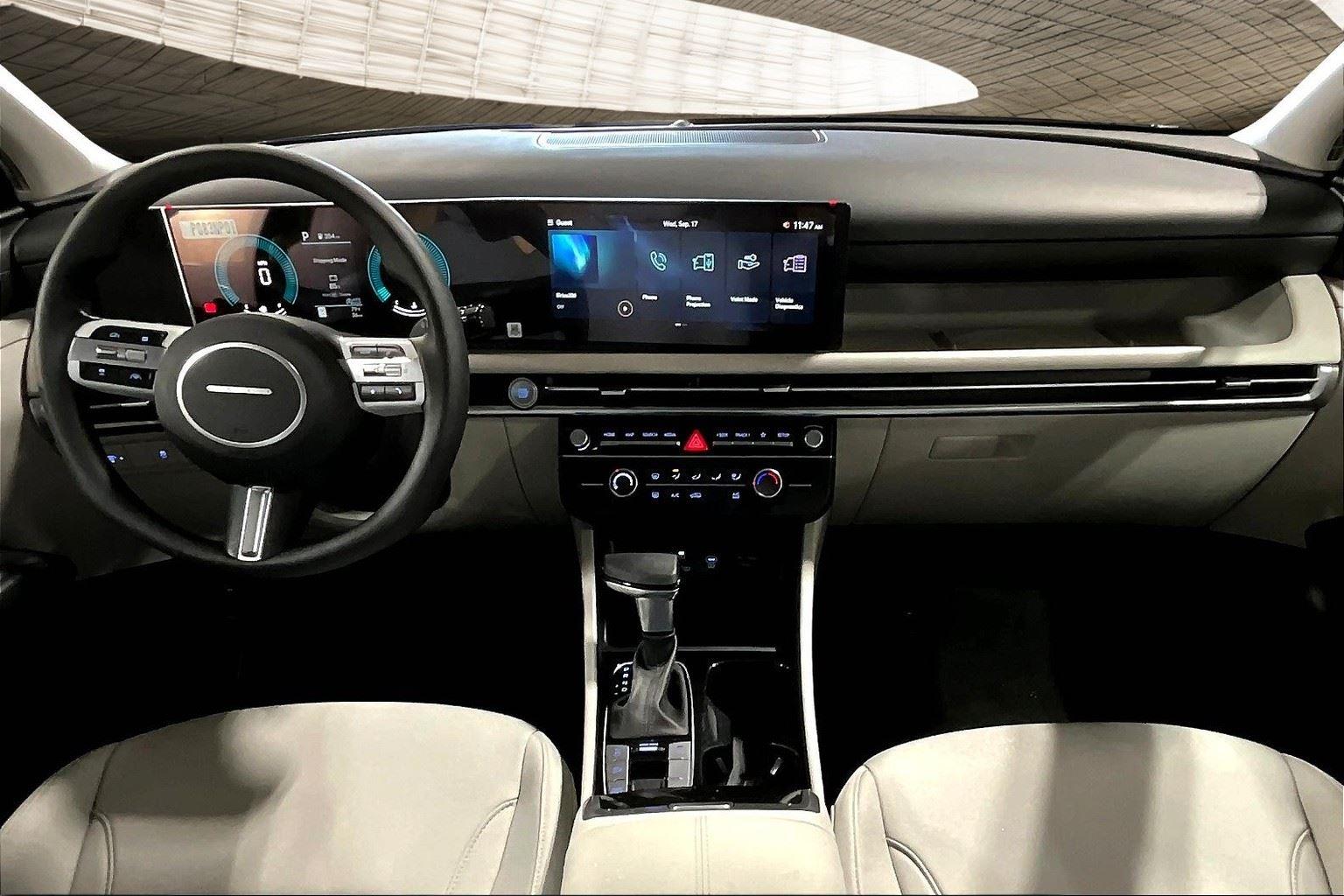 2025 Hyundai Tucson SE photo 3