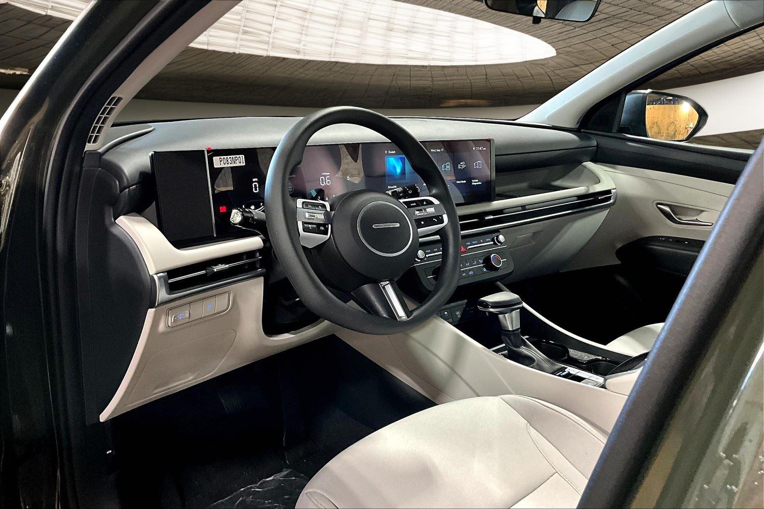 2025 Hyundai Tucson SE photo 4