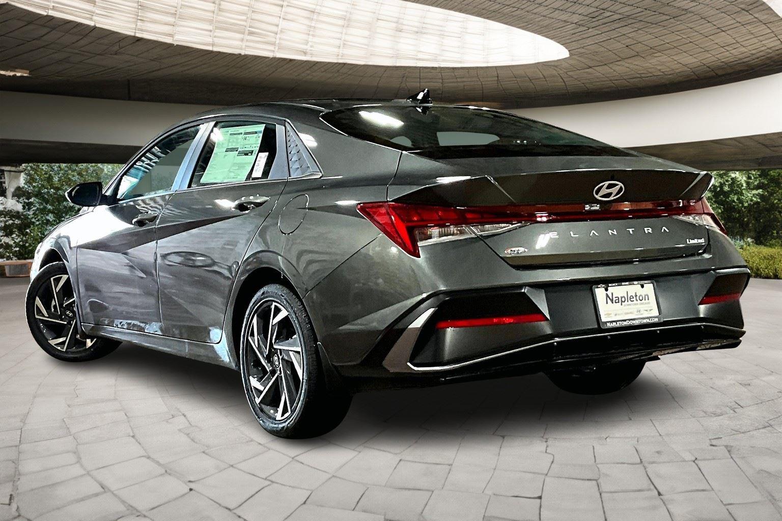 2025 Hyundai Elantra Limited photo 3