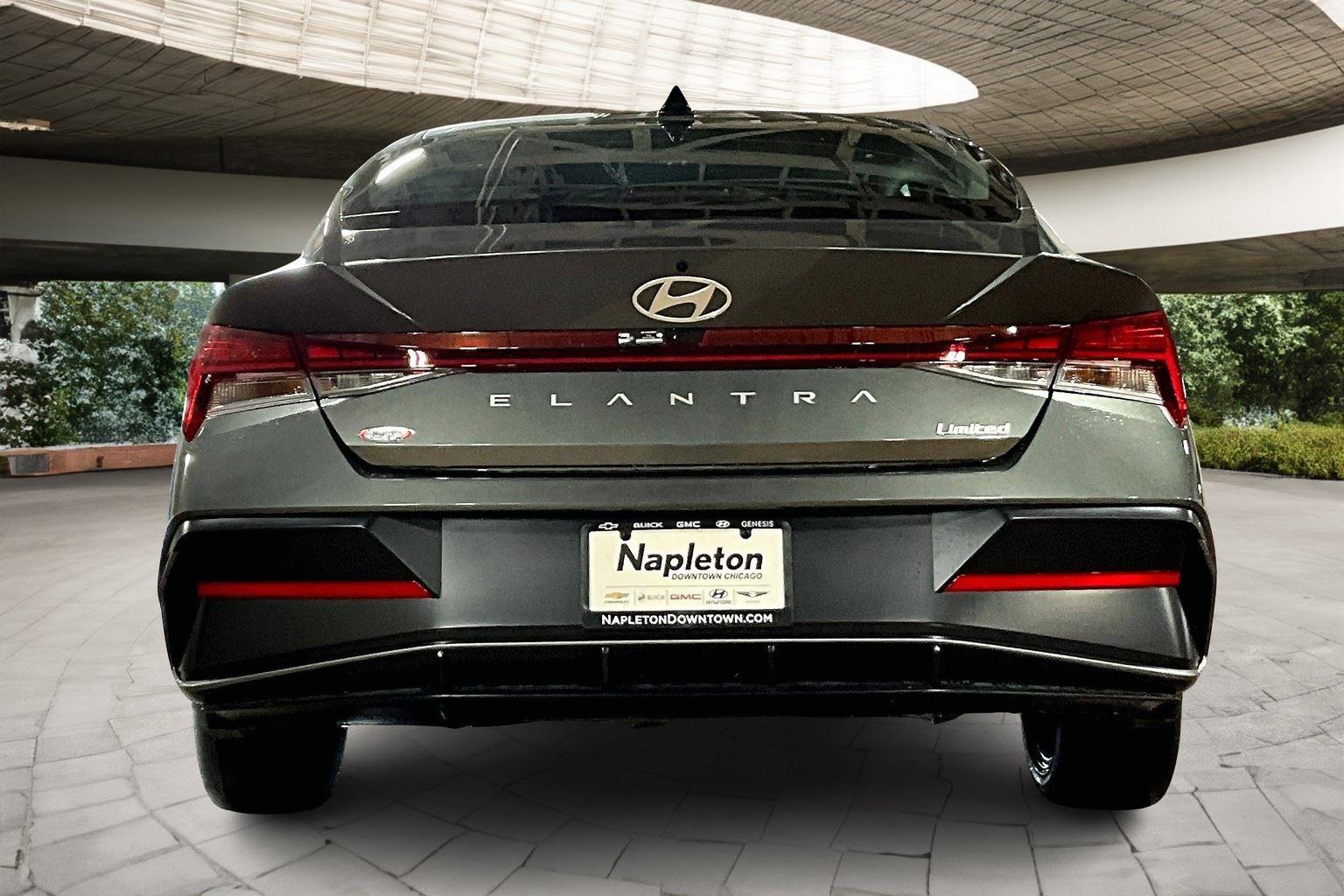 2025 Hyundai Elantra Limited photo 4