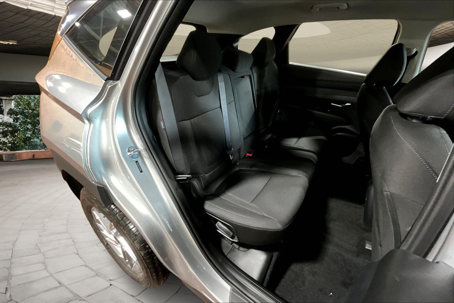 2026 Hyundai Tucson SE photo 9