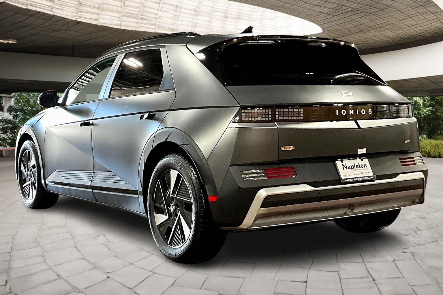2025 Hyundai Ioniq 5 SEL photo 3