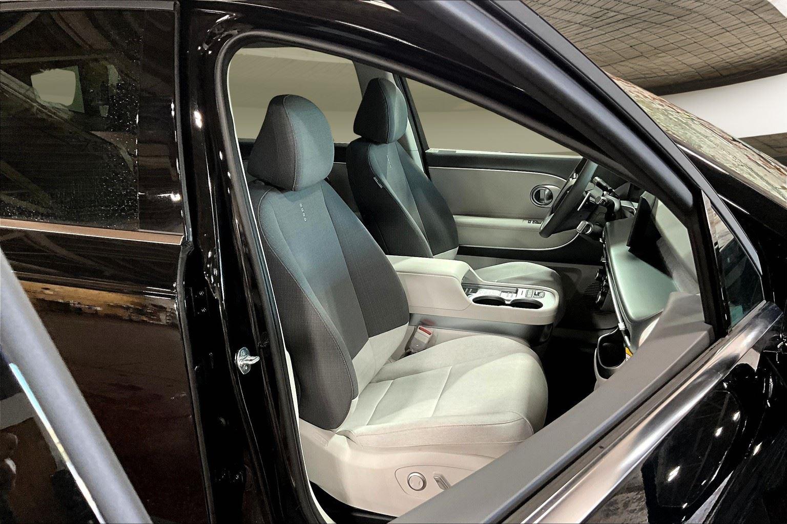 2026 Hyundai Ioniq SE photo 8
