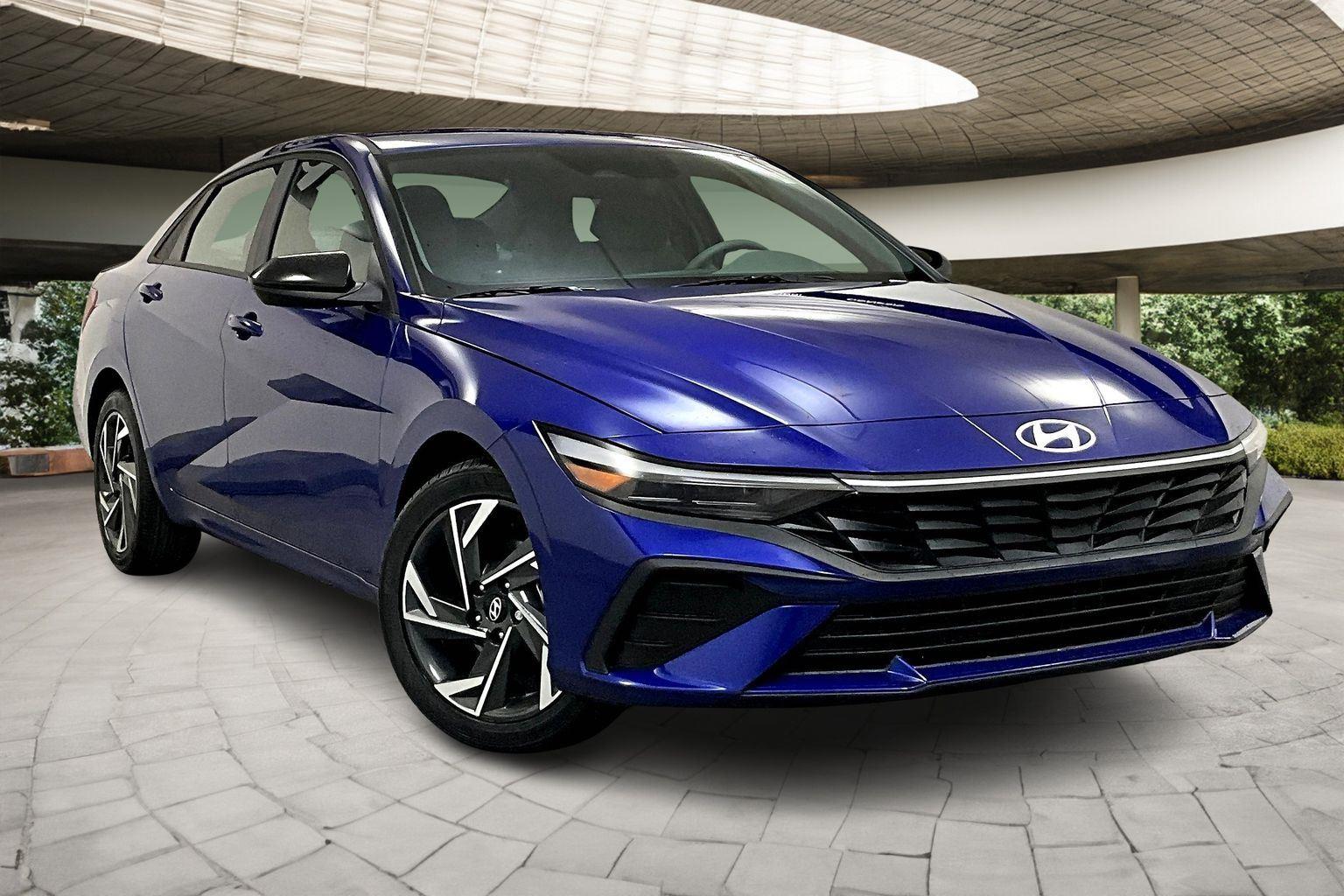 2025 Hyundai Elantra SEL Sport photo 2