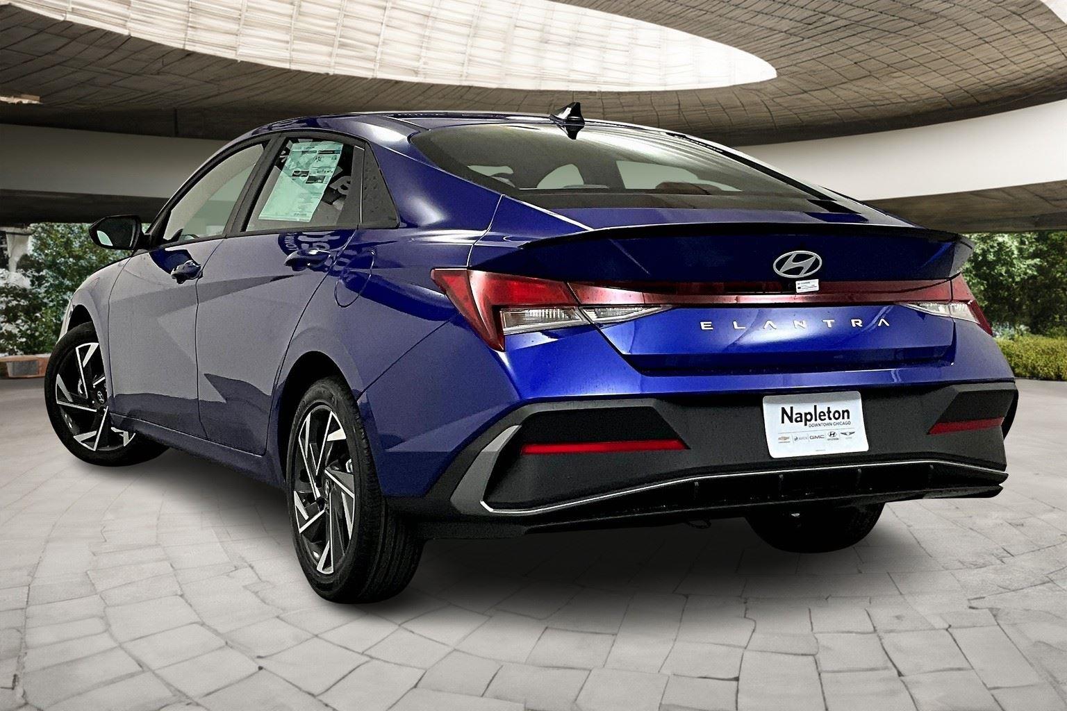 2025 Hyundai Elantra SEL Sport photo 3