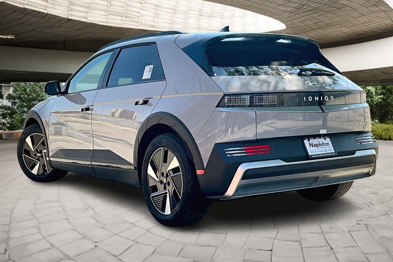 2025 Hyundai Ioniq 5 SEL photo 3