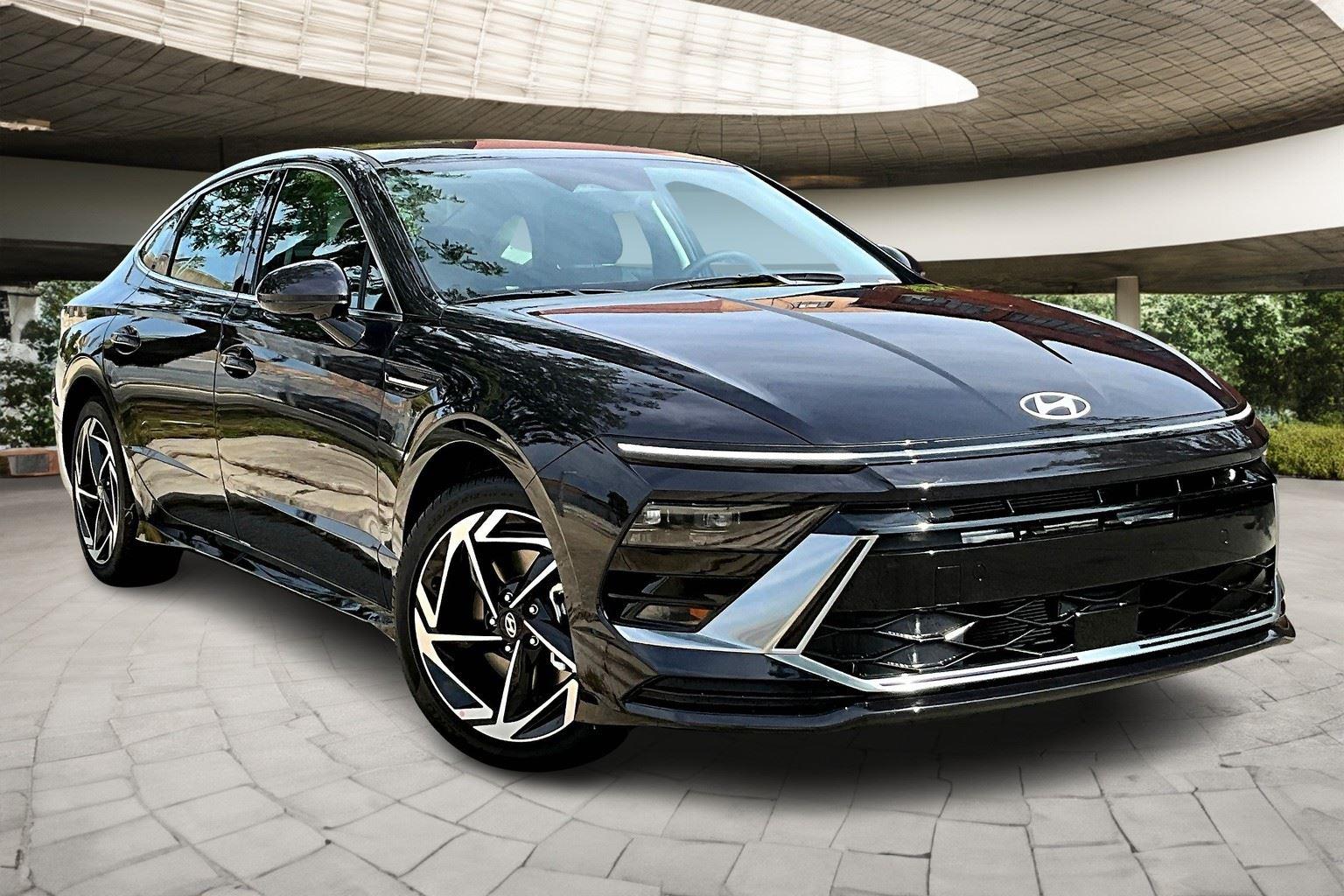 2025 Hyundai Sonata SE photo 2