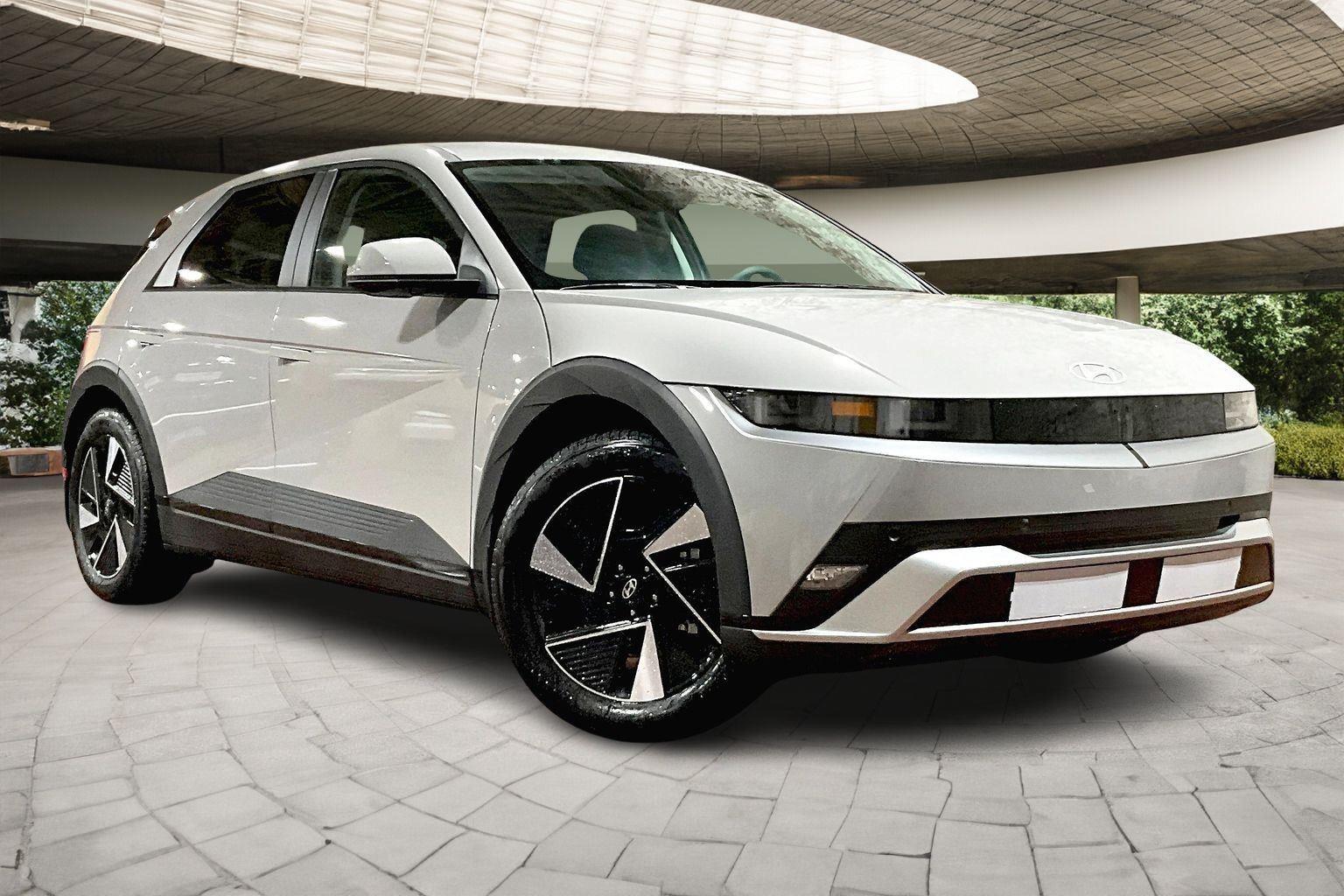 2026 Hyundai Tucson Hybrid SEL photo 2