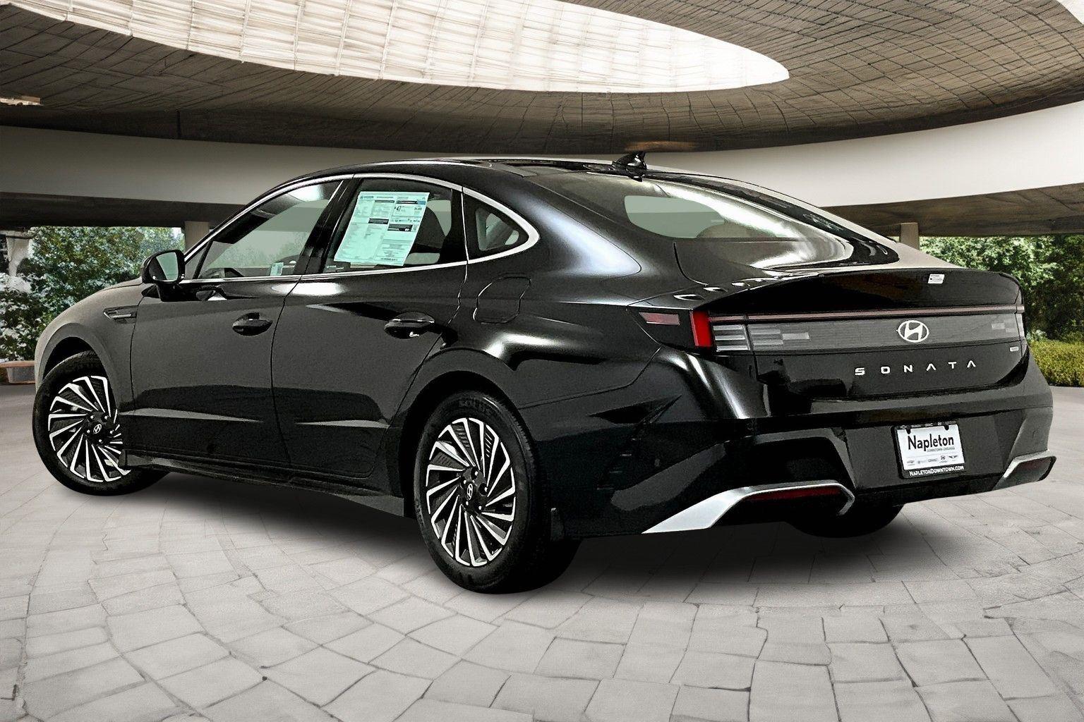 2025 Hyundai Sonata Hybrid Limited photo 3