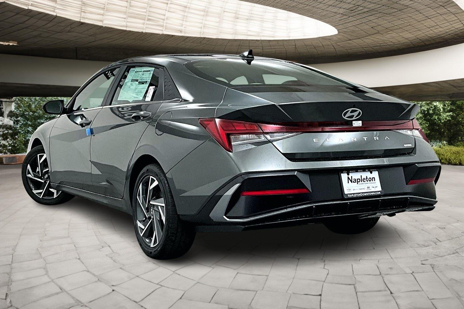 2025 Hyundai Elantra Hybrid Limited photo 3