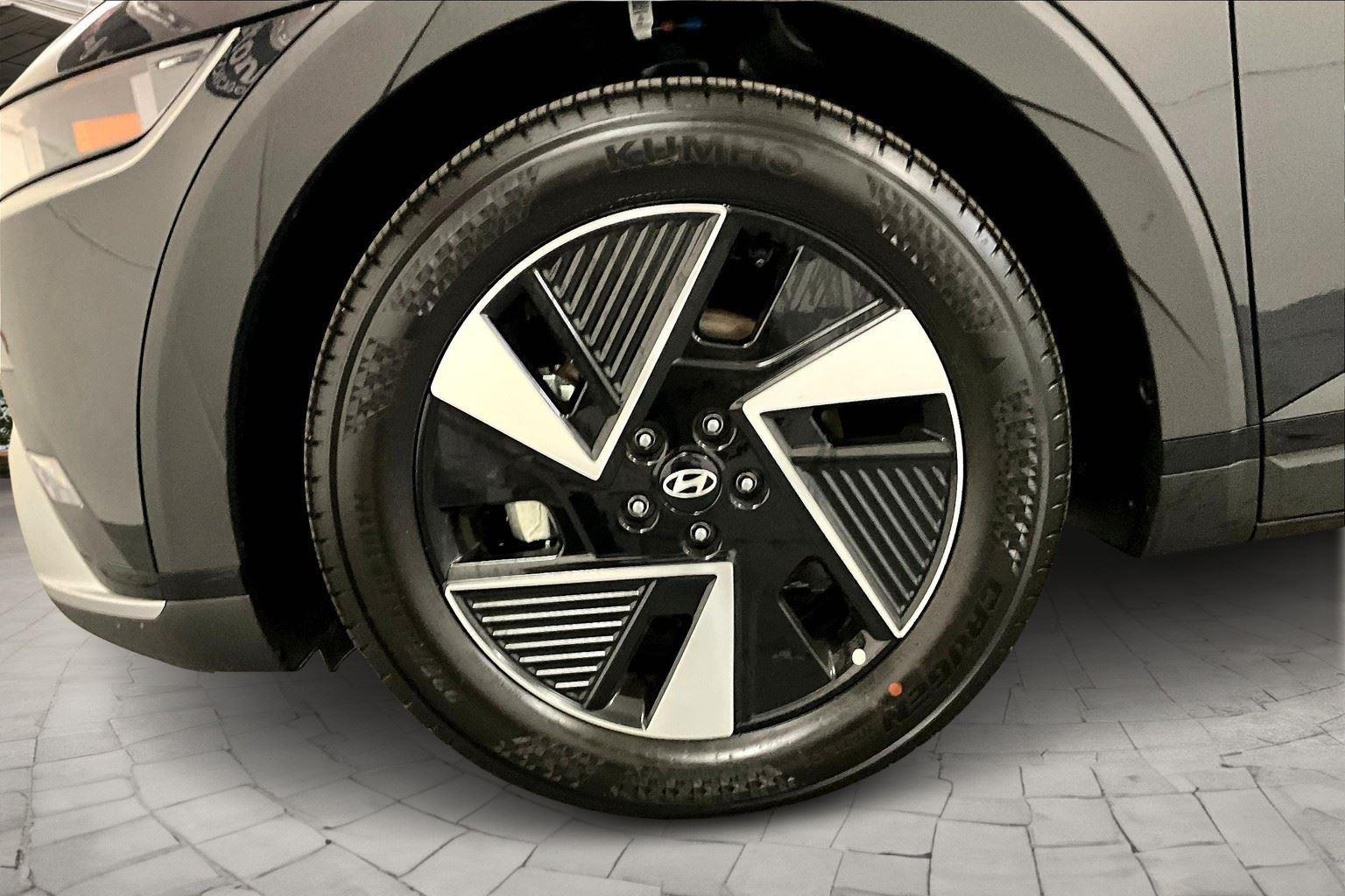 2025 Hyundai IONIQ 5 SE - Photo 12