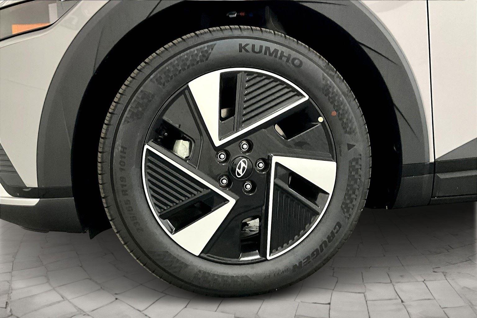 2025 Hyundai IONIQ 5 SEL - Photo 12