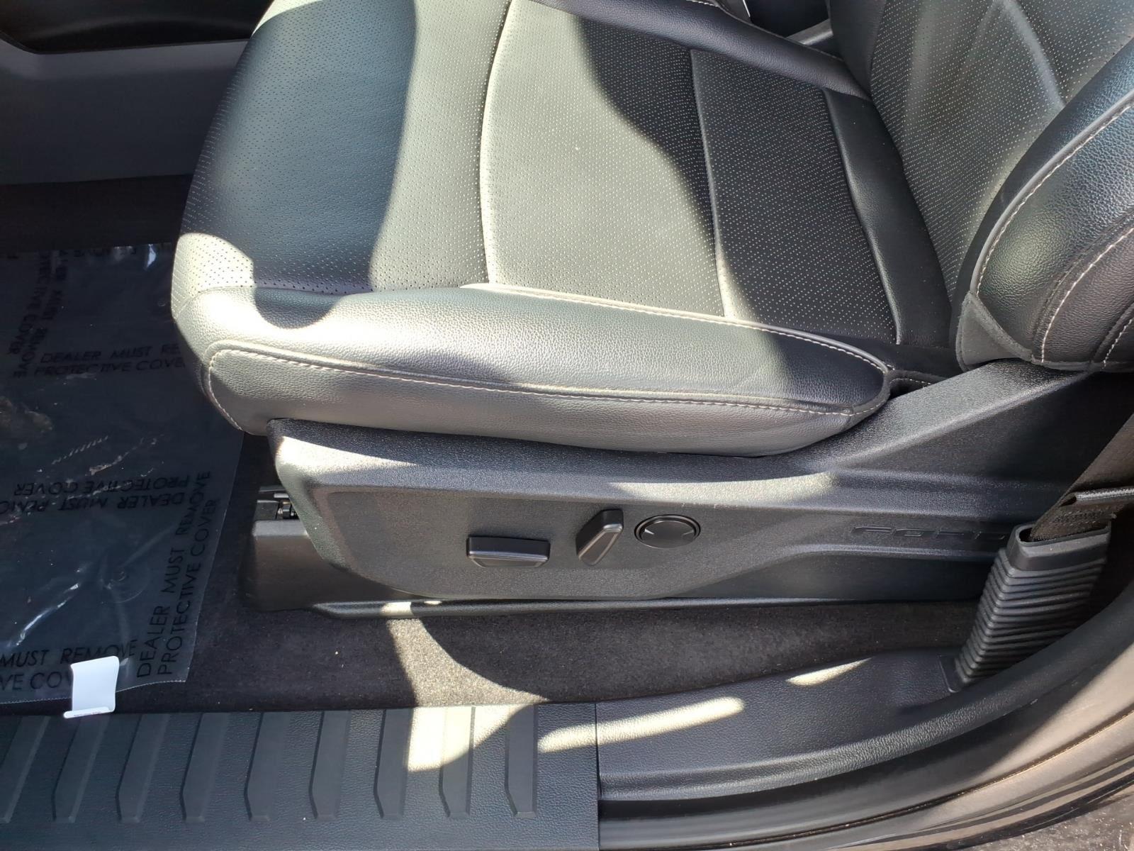 2025 Ford F-150 LARIAT:6464