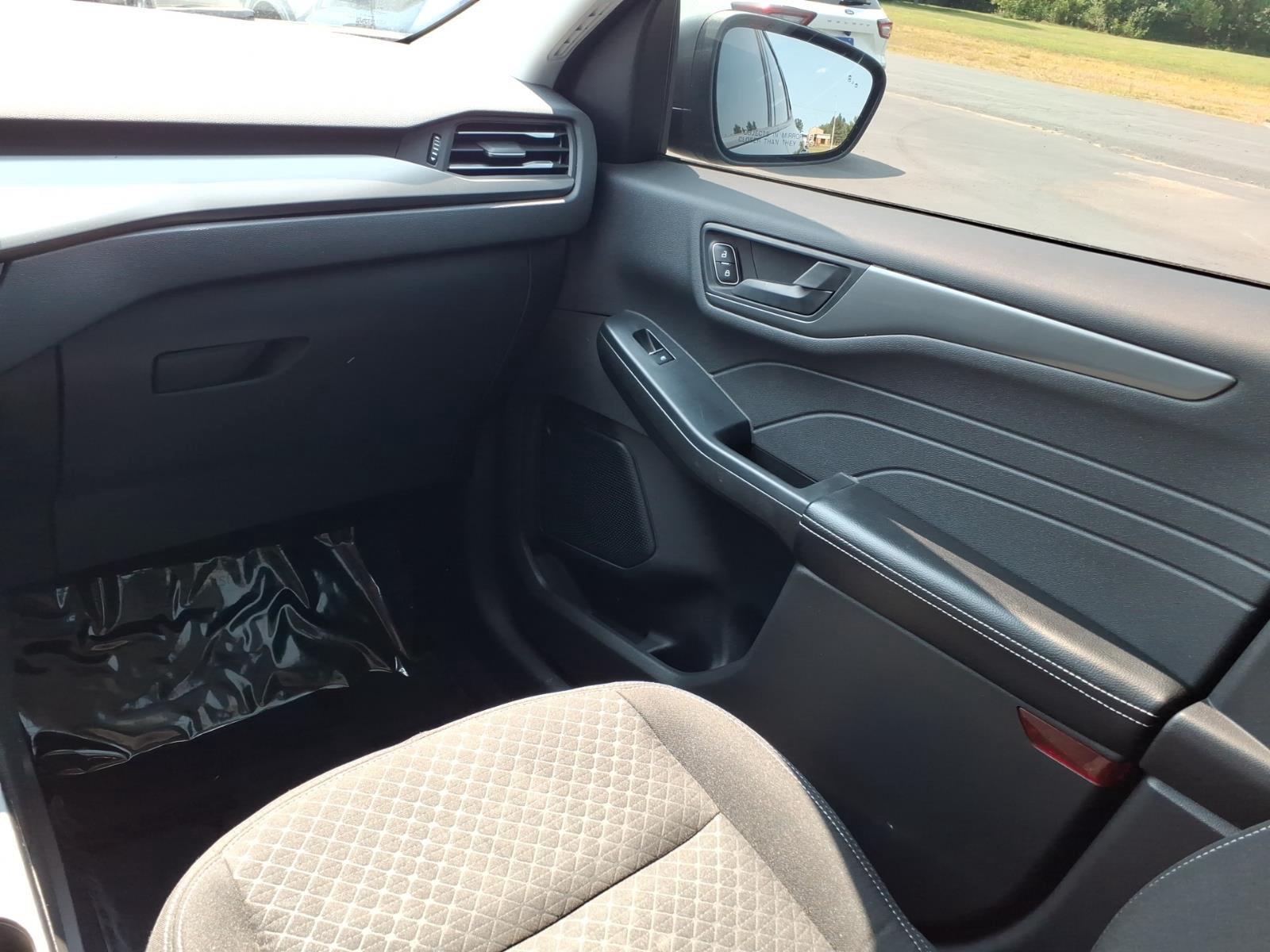 2023 Ford Escape Active:6484