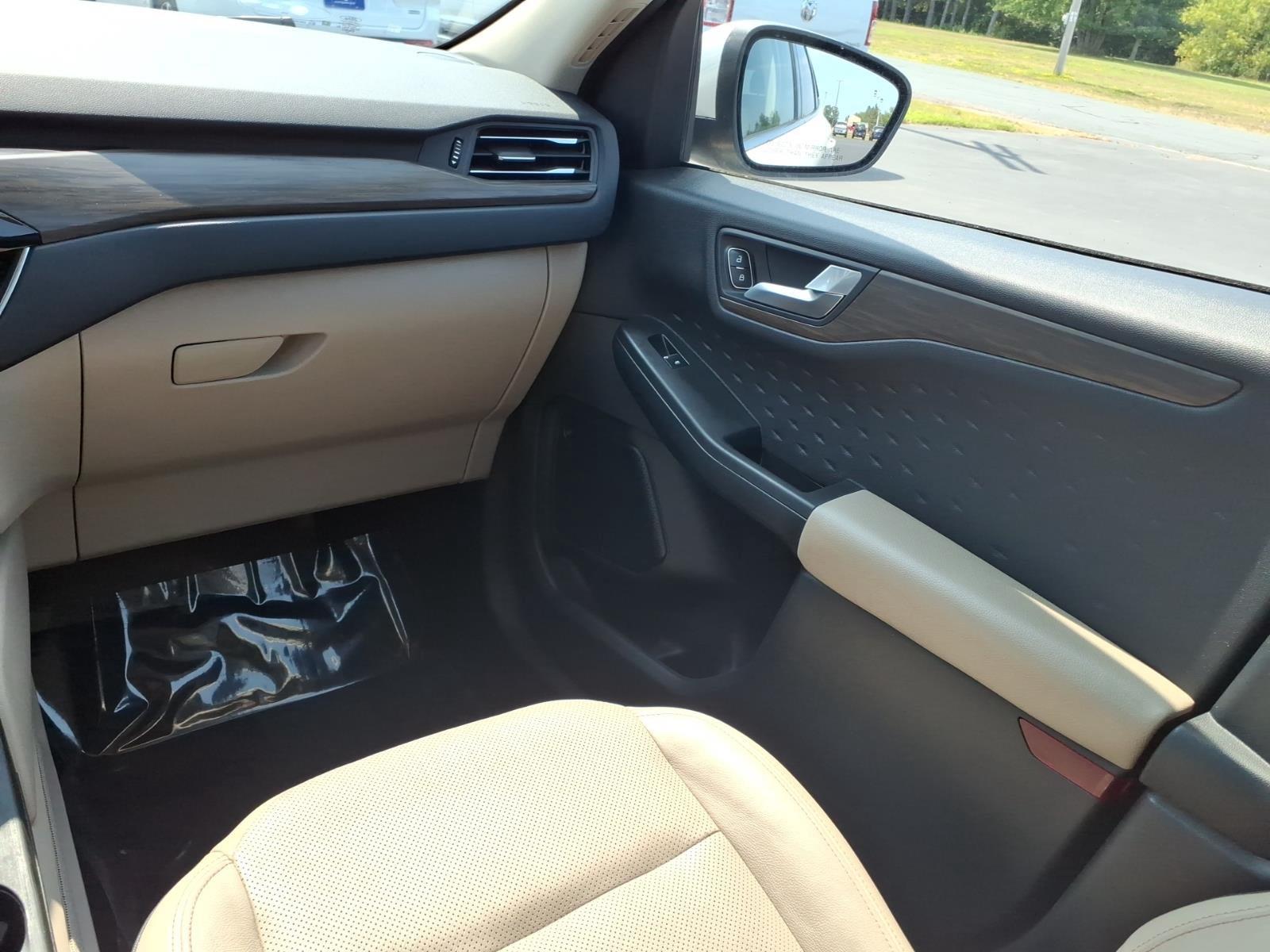 2020 Ford Escape Titanium:6503A