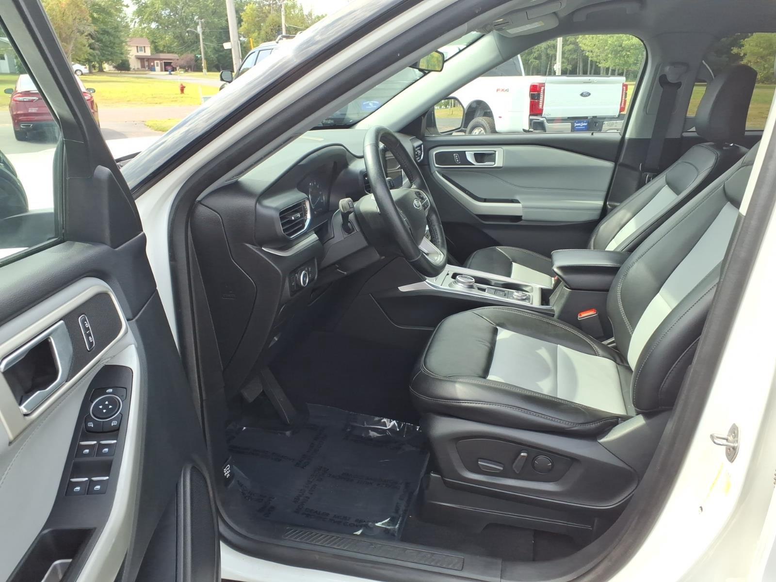 2023 Ford Explorer XLT:6506