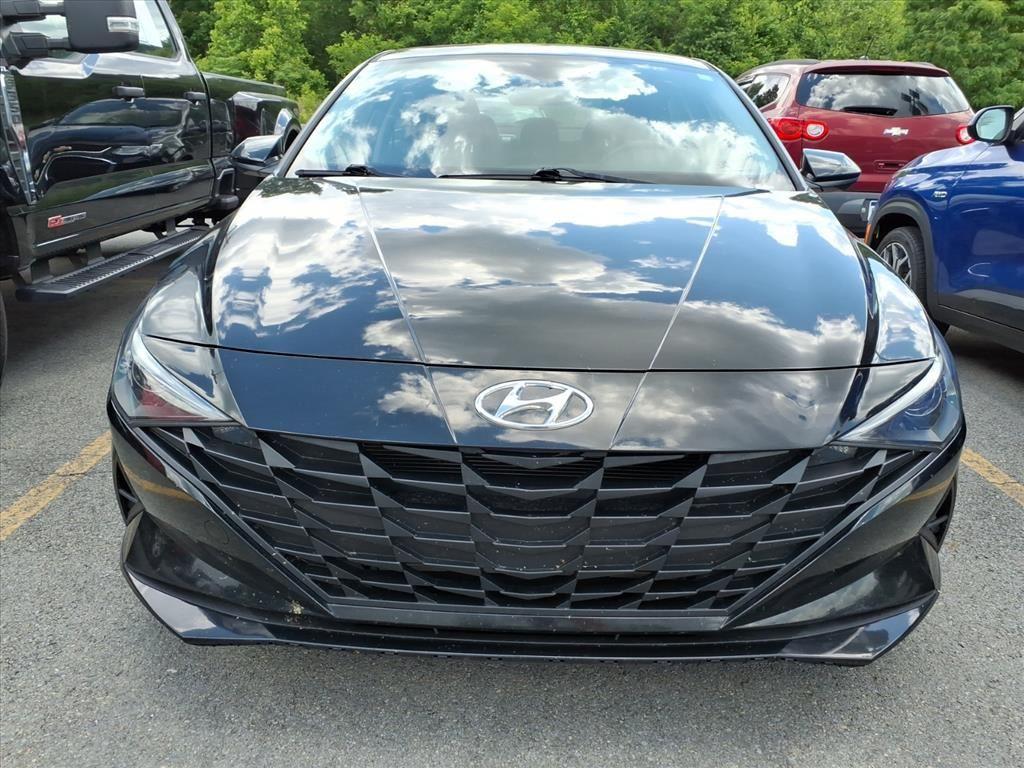 Used 2022 Phantom Black Hyundai SEL image 2
