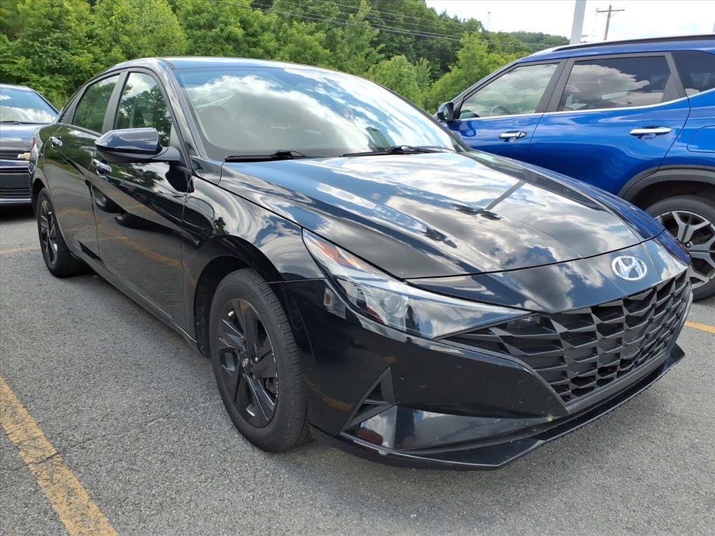 Used 2022 Phantom Black Hyundai SEL image 3