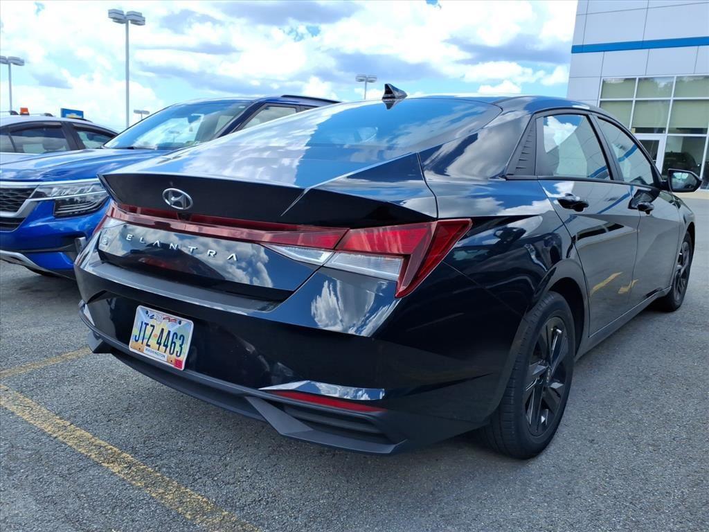 Used 2022 Phantom Black Hyundai SEL image 7
