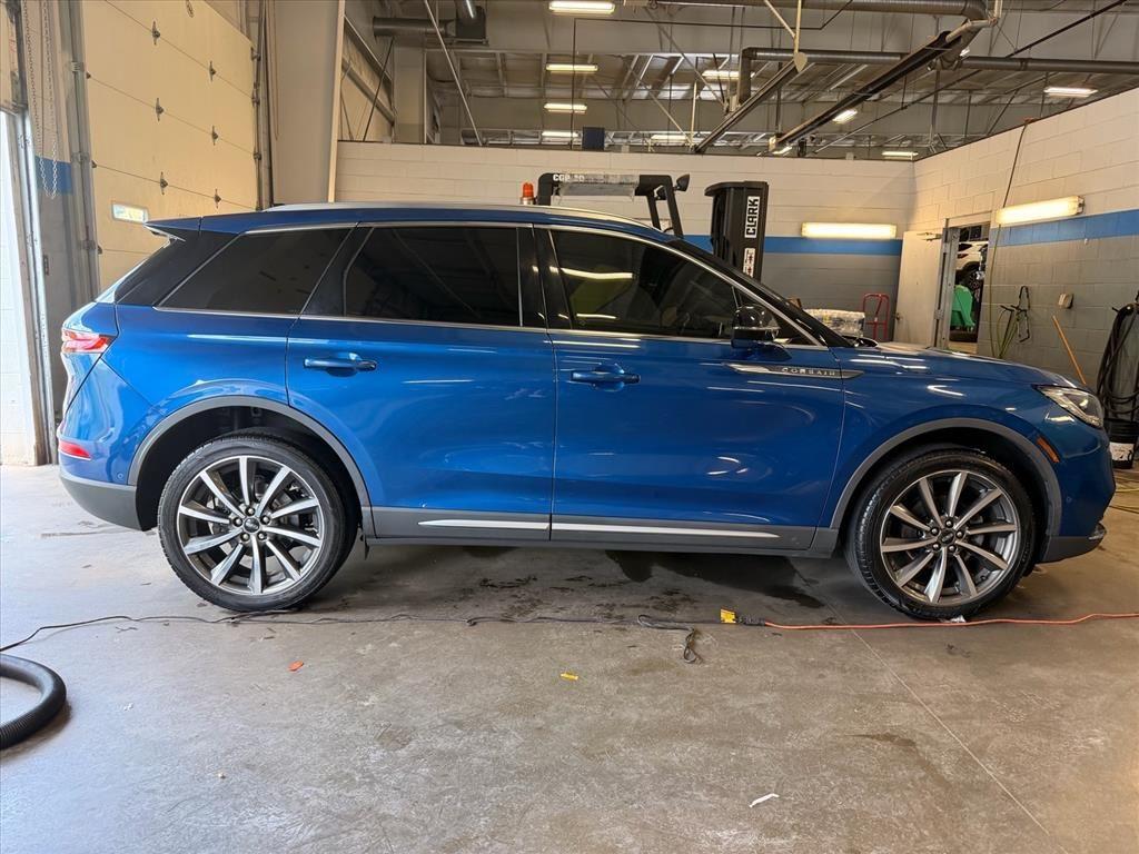 Used 2020 Artisan Blue Lincoln Reserve image 4