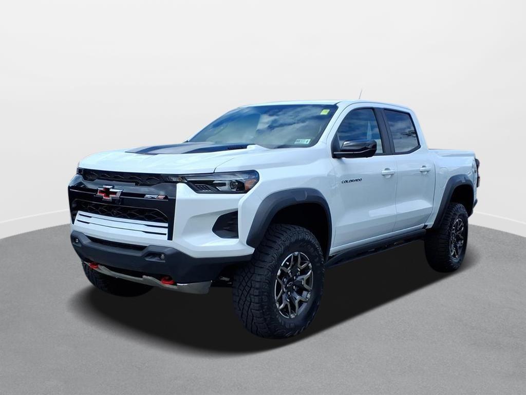 Summit White 2026 Chevrolet Colorado Pickup Truck Four-Wheel Drive 8-Speed Automatic