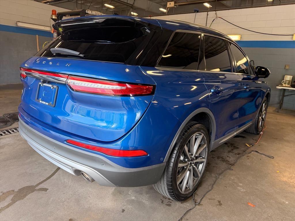 Used 2020 Artisan Blue Lincoln Reserve image 5