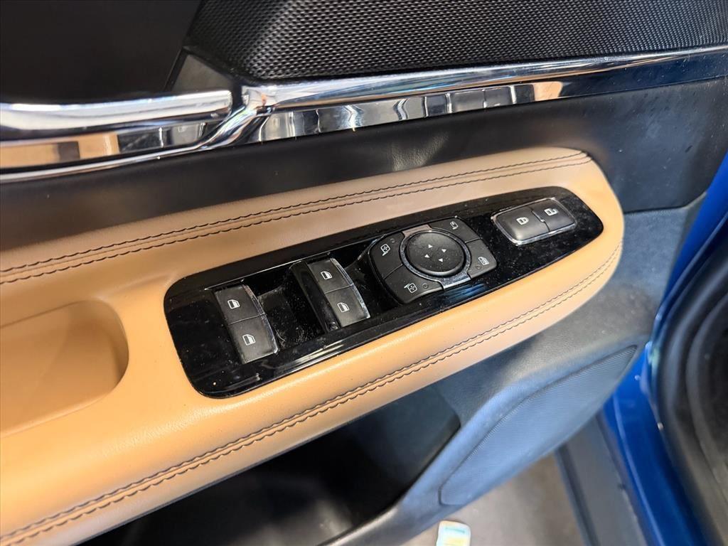 Used 2020 Artisan Blue Lincoln Reserve image 13
