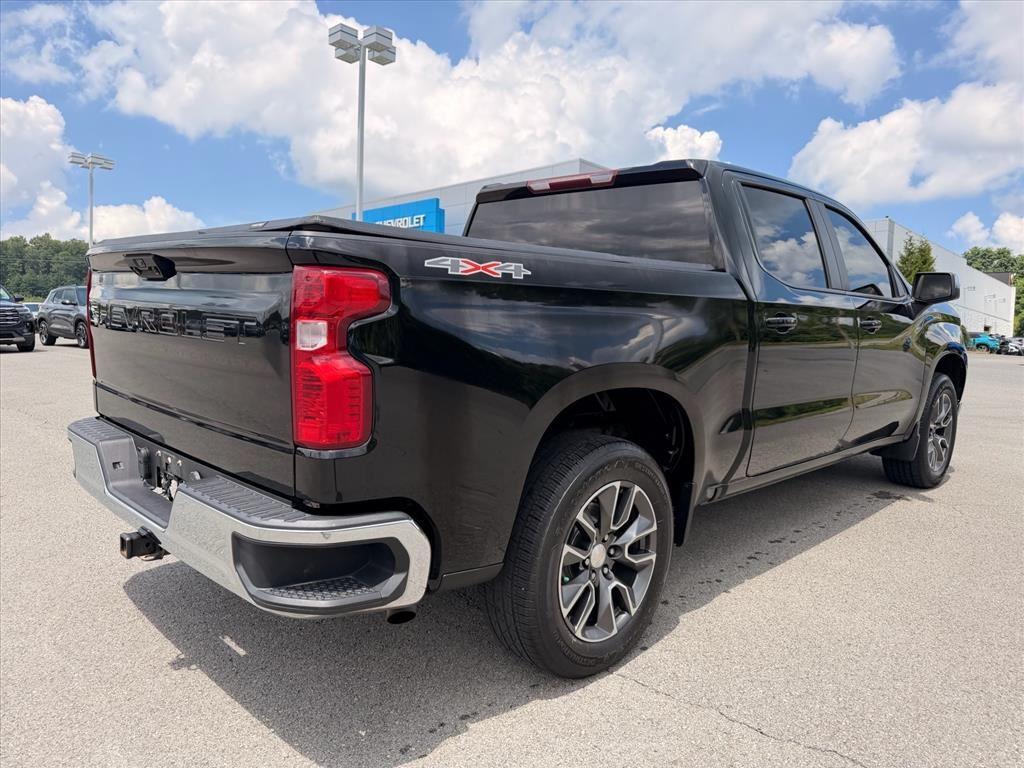 Used 2022 Black Chevrolet LT image 6