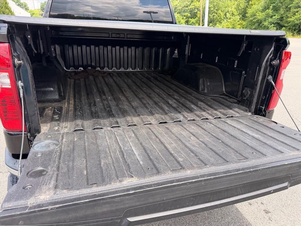 Used 2022 Black Chevrolet LT image 24