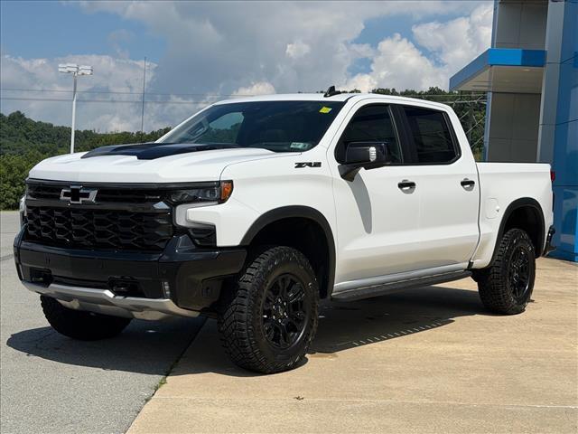 Summit White 2026 Chevrolet Silverado 1500 Pickup Truck Four-Wheel Drive Automatic